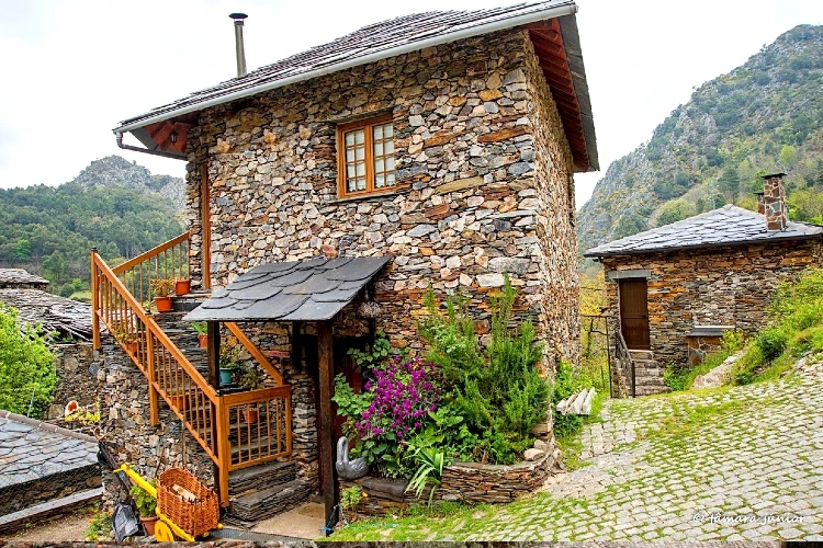 Stone-house-portugal